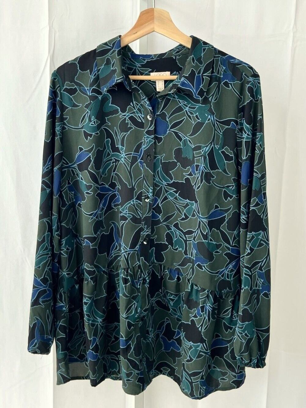 LOGO Lori Goldstein Sz M Floral Stretch Woven Button Up Blouse Long Sleeve Green